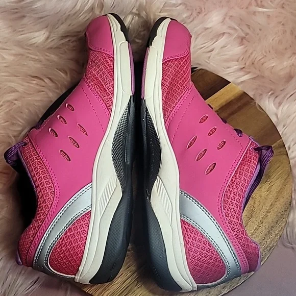 Vionic Venture Sneakers - Picture 5 of 5